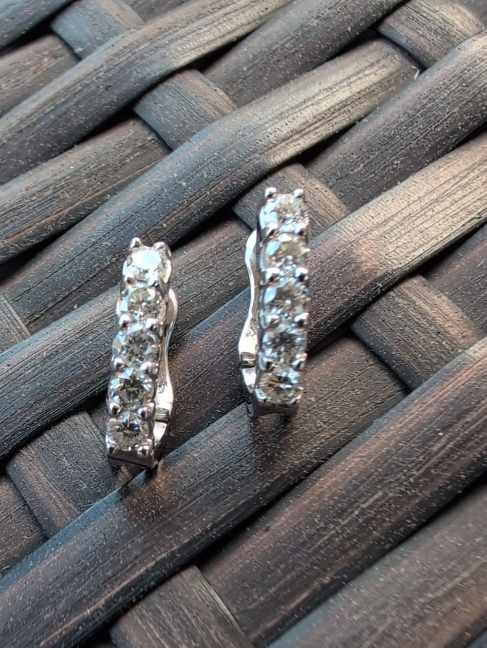 18k White Gold Diamond hoop Earrings